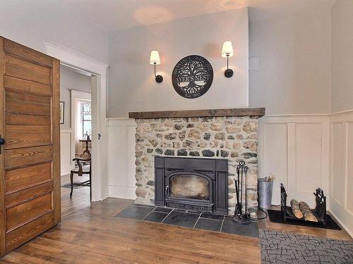 Autre - 244 Rue Tyler, Ayer'S Cliff, QC - Indoor Photo Showing Living Room With Fireplace