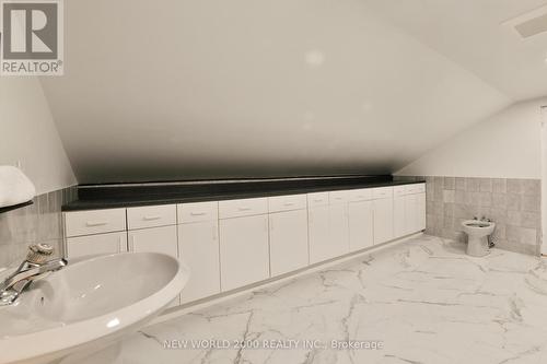 8071 Kipling Avenue, Vaughan, ON - Indoor Photo Showing Bathroom