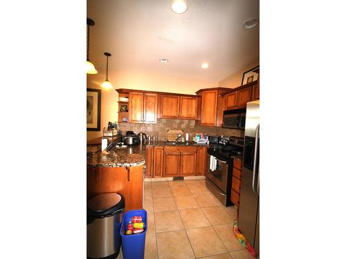 22 - 1000 Northstar Drive, Kimberley, BC - Indoor Photo Showing Kitchen With Double Sink