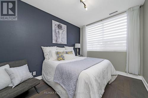 Gr 22 - 1575 Lakeshore Road W, Mississauga, ON - Indoor Photo Showing Bedroom
