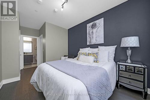 Gr 22 - 1575 Lakeshore Road W, Mississauga, ON - Indoor Photo Showing Bedroom