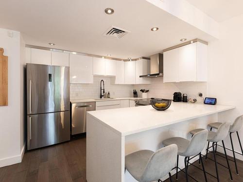 Cuisine - 107-347 Rue Berri, Montréal (Ville-Marie), QC - Indoor Photo Showing Kitchen With Upgraded Kitchen