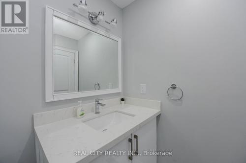 7020 Black Walnut Trail, Mississauga, ON - Indoor Photo Showing Bathroom