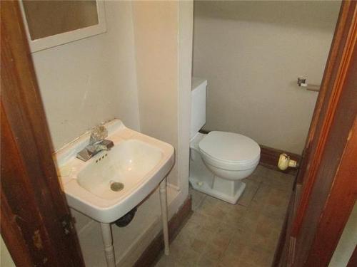 582 Redwood Avenue, Winnipeg, MB - Indoor Photo Showing Bathroom