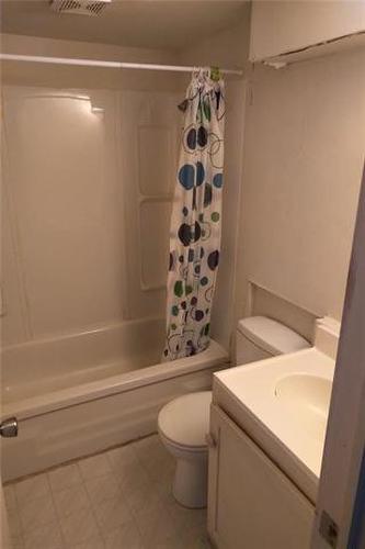 572 Magnus Avenue, Winnipeg, MB - Indoor Photo Showing Bathroom