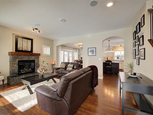 4354 Hazell Road, Kelowna, BC - Indoor Photo Showing Living Room With Fireplace