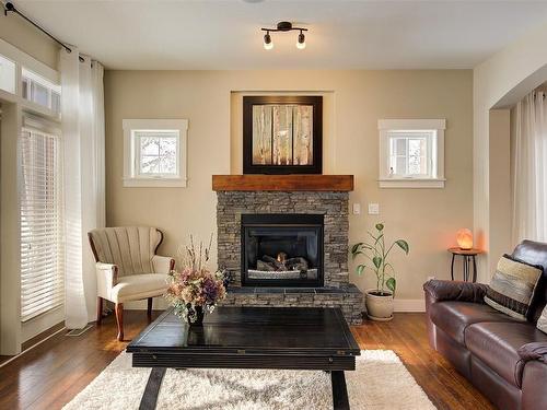 4354 Hazell Road, Kelowna, BC - Indoor Photo Showing Living Room With Fireplace