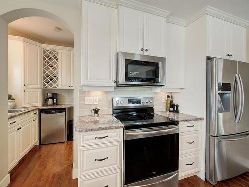 4354 Hazell Road, Kelowna, BC - Indoor Photo Showing Kitchen With Upgraded Kitchen
