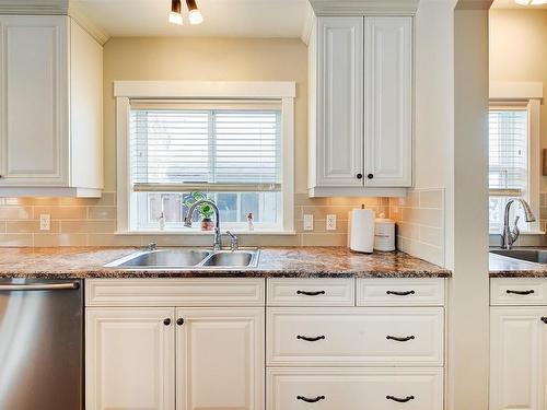 4354 Hazell Road, Kelowna, BC - Indoor Photo Showing Kitchen With Double Sink