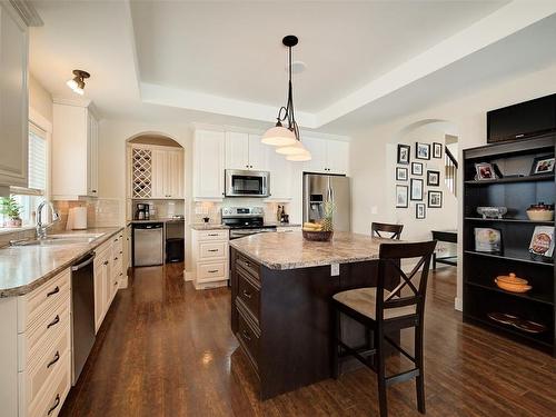 4354 Hazell Road, Kelowna, BC - Indoor Photo Showing Kitchen With Upgraded Kitchen