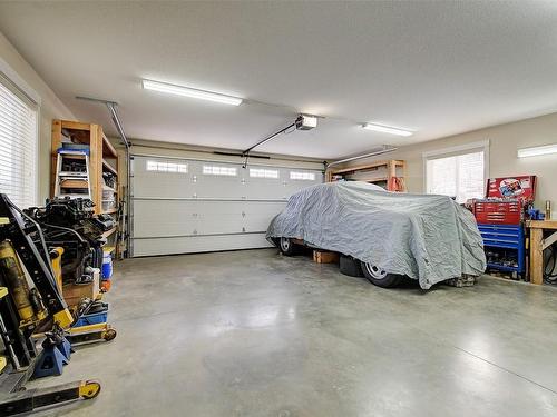 4354 Hazell Road, Kelowna, BC - Indoor Photo Showing Garage
