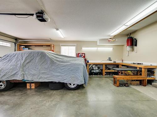 4354 Hazell Road, Kelowna, BC - Indoor Photo Showing Garage