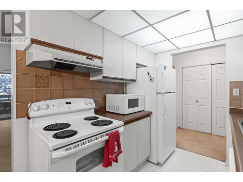 1056 Bernard Avenue Unit# 310, Kelowna, BC - Indoor Photo Showing Kitchen