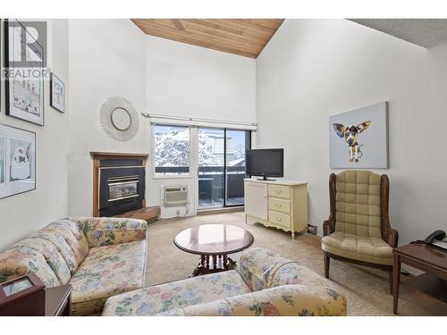 1056 Bernard Avenue Unit# 310, Kelowna, BC - Indoor Photo Showing Living Room With Fireplace