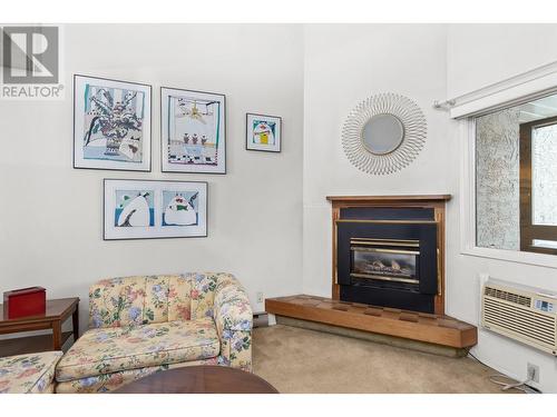 1056 Bernard Avenue Unit# 310, Kelowna, BC - Indoor Photo Showing Living Room With Fireplace