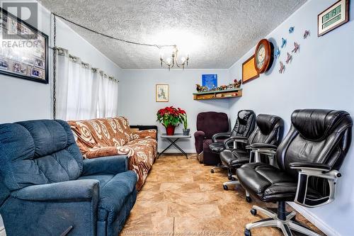 513 Highway 77, Leamington, ON - Indoor Photo Showing Living Room