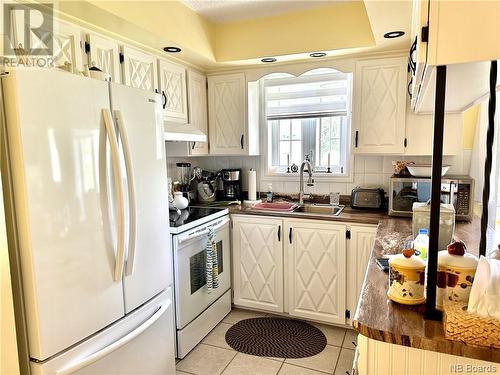 17 Rue Roland, Edmundston, NB - Indoor Photo Showing Kitchen With Double Sink