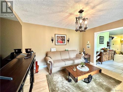 17 Rue Roland, Edmundston, NB - Indoor Photo Showing Living Room