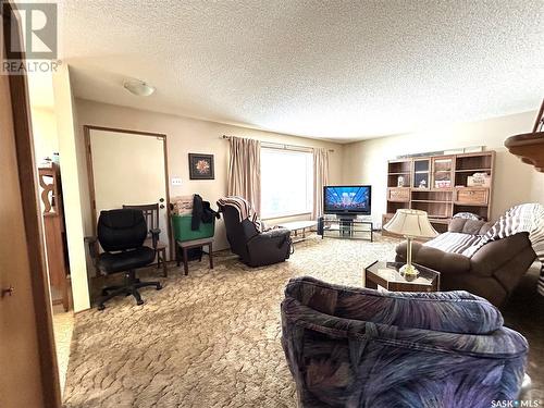 516 Maple Street, Maple Creek, SK - Indoor Photo Showing Living Room