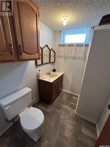 516 Maple Street, Maple Creek, SK - Indoor Photo Showing Bathroom
