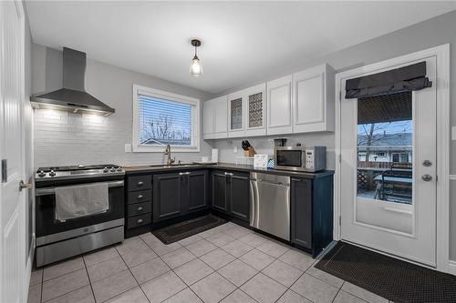 17 Joncaire Place, Stoney Creek, ON - Indoor Photo Showing Kitchen