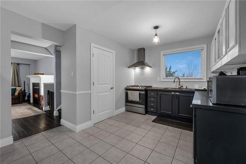 17 Joncaire Place, Stoney Creek, ON - Indoor Photo Showing Kitchen