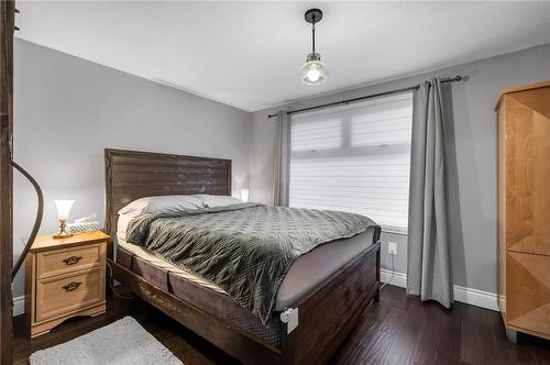 17 Joncaire Place, Stoney Creek, ON - Indoor Photo Showing Bedroom