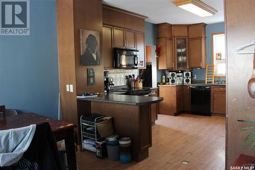 304 3Rd Avenue, Eston, SK - Indoor Photo Showing Kitchen