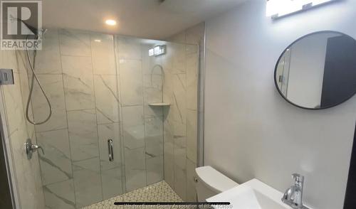 585 Mill Street, Windsor, ON - Indoor Photo Showing Bathroom
