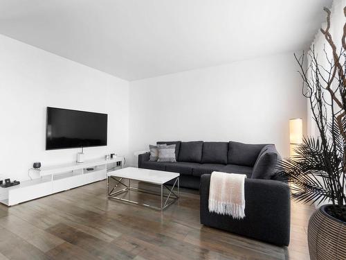 Living room - 1330 Rue Barott, Mascouche, QC - Indoor Photo Showing Living Room