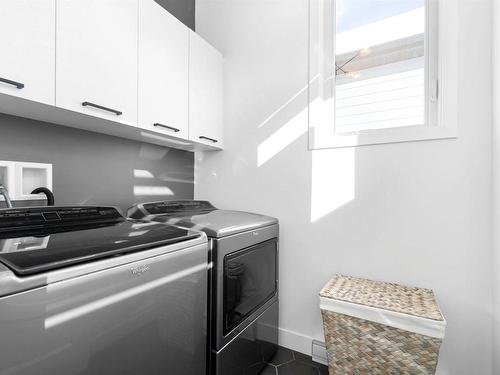 Salle de lavage - 1330 Rue Barott, Mascouche, QC - Indoor Photo Showing Laundry Room