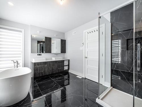 Ensuite bathroom - 3575 Rue Jean-Gascon, Montréal (Saint-Laurent), QC - Indoor Photo Showing Bathroom