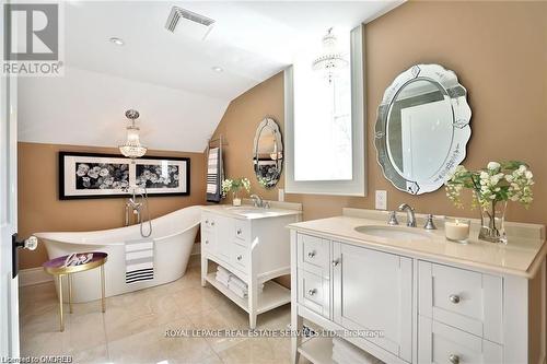 4197 Walkers Line, Burlington, ON - Indoor Photo Showing Bathroom