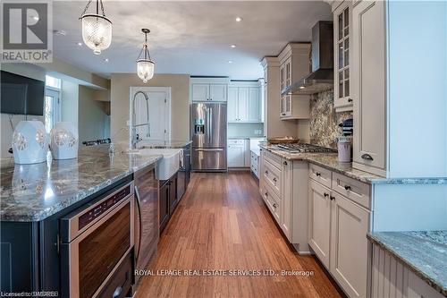 4197 Walkers Line, Burlington, ON - Indoor Photo Showing Kitchen With Upgraded Kitchen