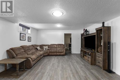668 Fifth Lin E, Sault Ste. Marie, ON - Indoor Photo Showing Living Room
