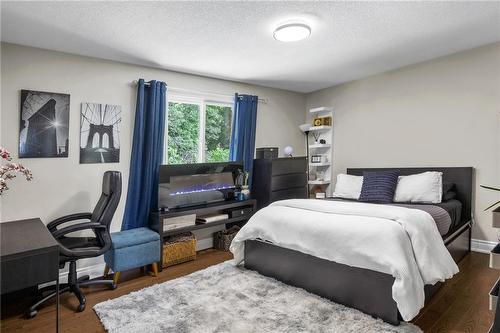 8 Orr Crescent, Stoney Creek, ON - Indoor Photo Showing Bedroom