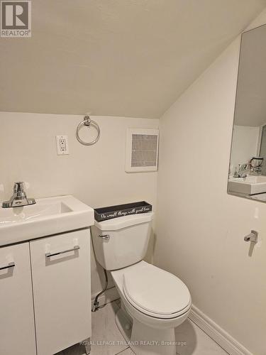 764 Dundas St E, Woodstock, ON - Indoor Photo Showing Bathroom