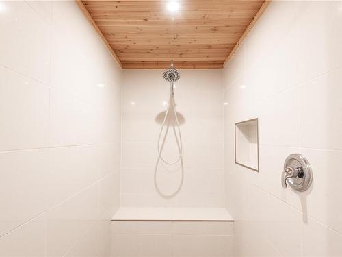 83 Johel Rd, Lake Cowichan, BC - Indoor Photo Showing Bathroom