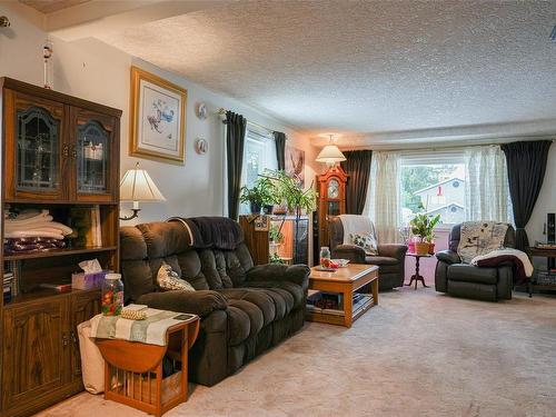 2375 14Th Ave, Port Alberni, BC - Indoor Photo Showing Living Room