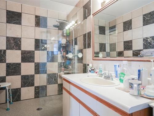 2375 14Th Ave, Port Alberni, BC - Indoor Photo Showing Bathroom