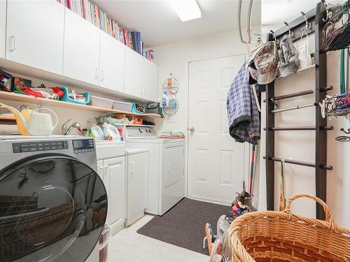 2375 14Th Ave, Port Alberni, BC - Indoor Photo Showing Laundry Room