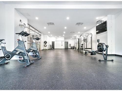 Exercise room - 306-4980 Rue Buchan, Montréal (Côte-Des-Neiges/Notre-Dame-De-Grâce), QC - Indoor Photo Showing Gym Room