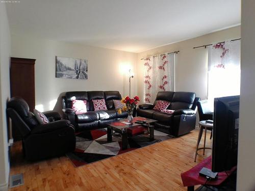 Living room - 5680 Rue Anctil, Trois-Rivières, QC - Indoor Photo Showing Living Room