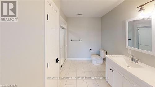 18 - 86 Eagle Court, Saugeen Shores, ON - Indoor Photo Showing Bathroom