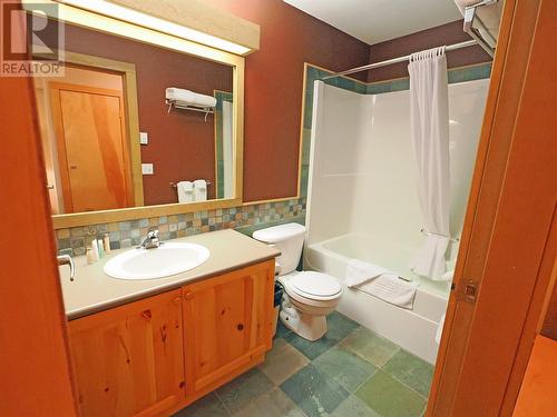 5335 Big White Road Unit# 303/305, Big White, BC - Indoor Photo Showing Bathroom