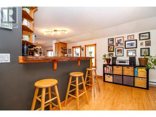 1408 Third Street W, Revelstoke, BC - Indoor Photo Showing Kitchen With Double Sink