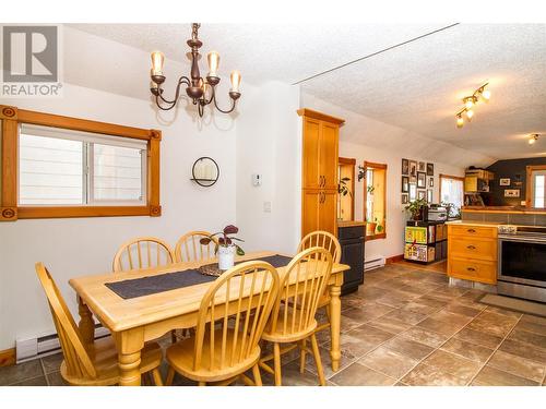 1408 Third Street W, Revelstoke, BC - Indoor Photo Showing Kitchen With Double Sink