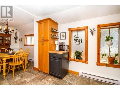1408 Third Street W, Revelstoke, BC - Indoor Photo Showing Kitchen With Double Sink