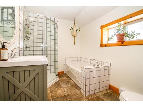 1408 Third Street W, Revelstoke, BC - Indoor Photo Showing Bathroom