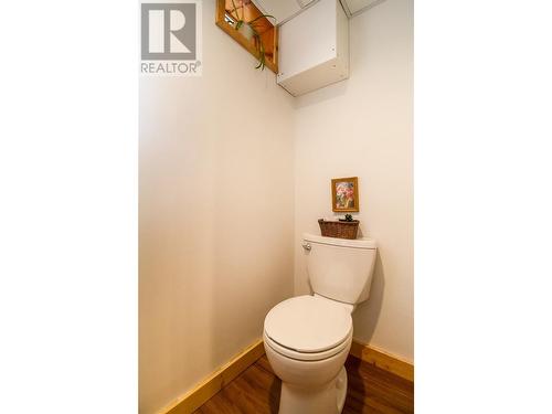 1408 Third Street W, Revelstoke, BC - Indoor Photo Showing Bathroom